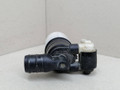 насос (моторчик) омывателя стекла Renault Megane 2 поколение BM0B 2003, 1.4 л., i, K4J 730, бензин, 5МКПП, серебристый, хетчбэк 5 дв., передний привод, 9641553880, 8200067015, 8200295685, 9641553780 - фото №3