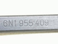 щеткодержатель (поводок стеклоочистителя, дворник) Volkswagen Polo 3 поколение 1998, 1.4 л., i, APQ, бензин, 5МКПП, зелёный, хетчбэк 5 дв., передний привод, 6N1955409 - фото №3