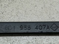 щеткодержатель (поводок стеклоочистителя, дворник) Audi A4 B5 1996, 1.9 л., TDi, AHU, дизель, 5МКПП, зелёный, седан, 8D1955407A - фото №3