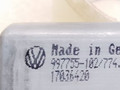 моторчик стеклоподъемника задний правый Volkswagen Passat B6 2007, 2.0 л., бензин, АКПП, серебристый, универсал, передний привод, 974192-111, 3C9959704A, 984067-104, 975283-200, 053.60060.01, 997755-102774.60059.02 - фото №6
