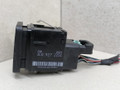 кнопка ручного тормоза (ручника) Volkswagen Passat B6 2008, 2.0 л., TDi, CBAB, дизель, 6МКПП, серебристый, универсал, 3CO927225C - фото №2