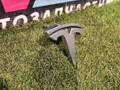 эмблема Tesla Model X 1 поколение 2017, электро, белый, 1047884-00-D - фото №3