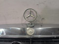решетка радиатора Mercedes-Benz E-Класс W124 [рестайлинг] W124 1993, 2.5 л., OM 602.911, дизель, МКПП, черный, седан, задний привод - фото №4