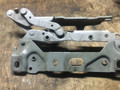 петля капота правая