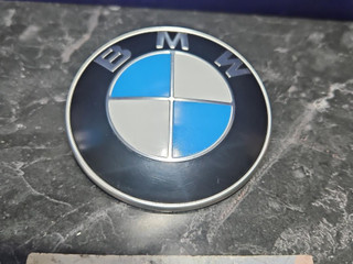 эмблема BMW X1 E84 2011, 2.0 л., N46 B20 BD, бензин, АКПП, белый, внедорожник 5 дв., задний привод, правый руль, 51148132375, 8132375