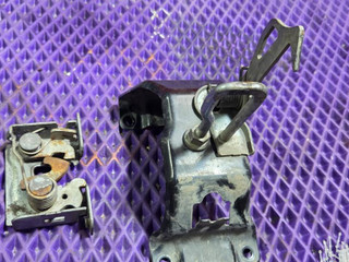 петля капота левая BMW X6 E71/E72 E71 2010, 4.4 л., N63 B44 A, бензин, АКПП, чёрный, внедорожник 5 дв., полный привод