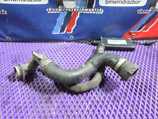 патрубок радиатора BMW X6 E71/E72 E71 2010, 4.4 л., N63 B44 A, бензин, АКПП, чёрный, внедорожник 5 дв., полный привод, 17127576354, 7576354