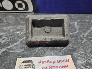 опора под домкрат (поддомкратная подушка) BMW 5 серия E39 [рестайлинг] E39 2000, 3.0 л., M54 B30 (306S3), бензин, АКПП, серебристый, седан, задний привод, правый руль, 51717001650, 7001650