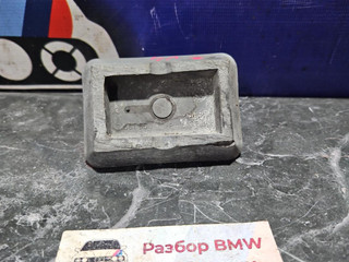опора под домкрат (поддомкратная подушка) BMW 5 серия E39 [рестайлинг] E39 2000, 3.0 л., M54 B30 (306S3), бензин, АКПП, серебристый, седан, задний привод, правый руль, 51717001650, 7001650