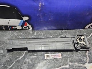 кронштейн радиатора BMW 1 серия F20/F21 2013, 2.0 л., N46 B20 A, бензин, АКПП, белый, задний привод, правый руль, 17117600537, 7600537