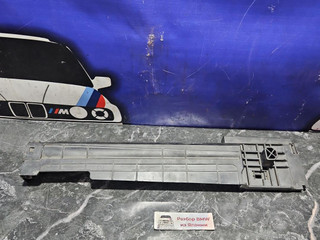 кронштейн радиатора BMW 1 серия F20/F21 2013, 2.0 л., N46 B20 A, бензин, АКПП, белый, задний привод, правый руль, 17117600537, 7600537