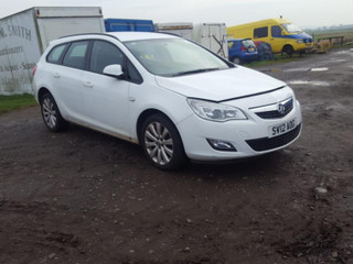 Opel Astra J 2011