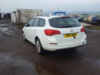 Opel Astra J 2011