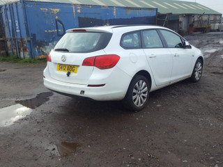 Opel Astra J 2011