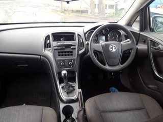 Opel Astra J 2011