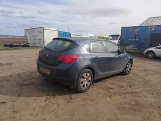 Opel Astra J 2010