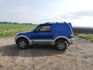 Mitsubishi Pajero 3 V60 2001