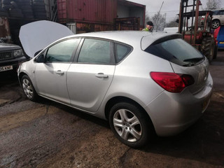 Opel Astra J 2010