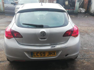 Opel Astra J 2010