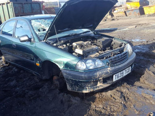 Toyota Avensis (T220) 1999