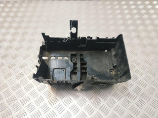 полка аккумулятора Opel Astra J 2011, 1.3 л., CDTi, A 13 DTE, дизель, 5МКПП, белый, универсал, передний привод, правый руль, 13308434