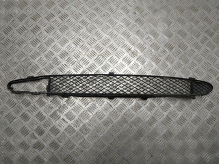 заглушка (решетка) в бампер Mercedes-Benz A-Класс W168/V168 [рестайлинг] W168 2001, 1.6 л., i, M 166.960, бензин, 5МКПП, красный, хетчбэк 5 дв., передний привод, правый руль, A1688851223