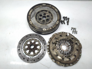 маховик BMW 3 серия E90/E91/E92/E93 E90 2005, 2.0 л., i, N46 B20 B, бензин, 6МКПП, titansilber / 354, седан, задний привод, правый руль, 7541018, 21217541018