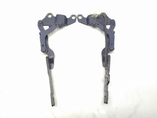 петля капота BMW 3 серия E90/E91/E92/E93 E90 2006, 2.0 л., i, N46 B20 B, бензин, 6МКПП, mysticblau / a07, седан, задний привод, правый руль, 7115263, 7115264