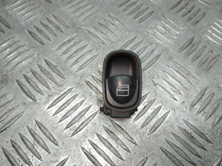 кнопка стеклоподъемника двери Mercedes-Benz C-Класс W203/S203/CL203 S203 2002, 2.2 л., CDi, OM 611.962, дизель, 6МКПП, серебро, универсал, задний привод, правый руль, A2038200210