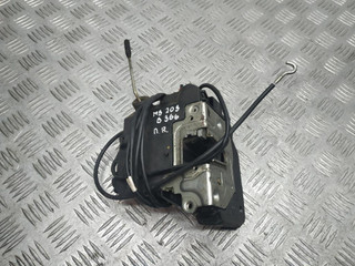 замок двери Mercedes-Benz C-Класс W203/S203/CL203 W203 2002, 2.2 л., CDi, OM 611.962, дизель, 6МКПП, magmarot / 586, седан, задний привод, правый руль, A2037200235