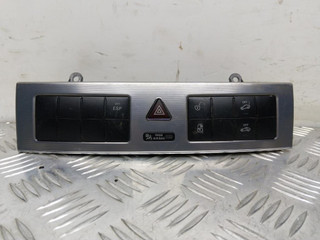 кнопка (выключатель) Mercedes-Benz C-Класс W203/S203/CL203 [рестайлинг] 2005, 2.2 л., CDi, OM 646.963, дизель, 6МКПП, синий, седан, задний привод, правый руль, 2038707910