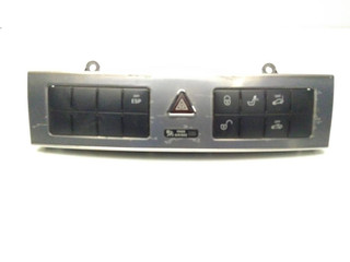 кнопка (выключатель) Mercedes-Benz C-Класс W203/S203/CL203 [рестайлинг] 2004, 2.2 л., CDi, OM 646.963, дизель, АКПП, синий, 345u, седан, задний привод, правый руль, 2038214481