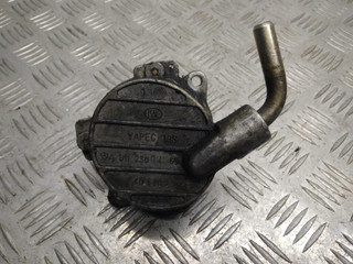 насос вакуумный Mercedes-Benz Vito W638 2001, 2.2 л., CDi, OM 611.980, дизель, 5МКПП, белый, минивэн, передний привод, правый руль, A6112300165