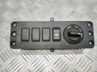 кнопка (выключатель) Nissan Navara D40 2006, 2.5 л., DCi, YD25DDTi, дизель, 6МКПП, красный, пикап, правый руль, 68492EB300