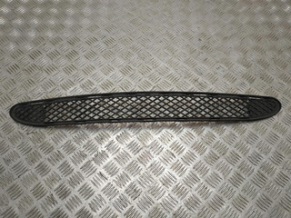 заглушка (решетка) в бампер Mercedes-Benz C-Класс W203/S203/CL203 W203 2002, 2.6 л., i, M 112.913, бензин, 6МКПП, brillantsilber / 744, седан, задний привод, правый руль, A2038850423