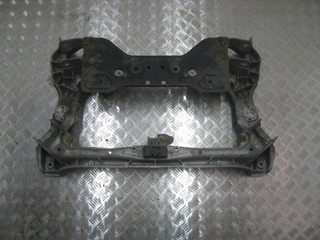 передняя балка (подрамник)