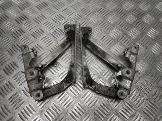 петля капота Mercedes-Benz E-Класс W211/S211 2004, 2.7 л., CDi, OM 647.961, дизель, АКПП, серебро, седан, задний привод, правый руль, 2118800128, 2118800228