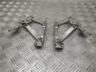 петля капота Mercedes-Benz E-Класс W211/S211 S211 2004, 2.7 л., CDi, OM 647.961, дизель, АКПП, серебро, 744u, универсал, задний привод, правый руль, 2118800128, 2118800228