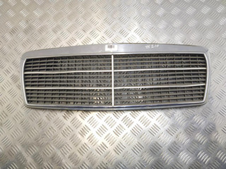 решетка радиатора Mercedes-Benz E-Класс W210/S210 1997, 2.9 л., TD, OM 602.982, дизель, 5МКПП, серый, седан, задний привод, 2108880023