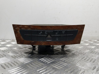 кнопка (выключатель) Mercedes-Benz E-Класс W211/S211 [рестайлинг] 2006, 3.0 л., i, M 272.943, бензин, АКПП, серебро, 775u, седан, задний привод, правый руль, A2116800552, A2116803152