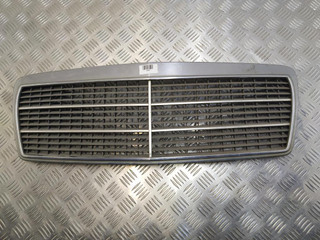 решетка радиатора Mercedes-Benz E-Класс W210/S210 S210 1998, 3.0 л., TD, OM 606.962, дизель, АКПП, серебро, универсал, задний привод, правый руль, 2108880023