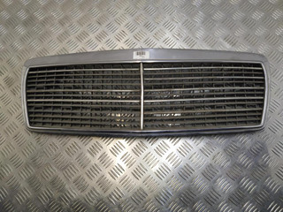 решетка радиатора Mercedes-Benz E-Класс W210/S210 S210 1998, 3.0 л., TD, OM 606.962, дизель, АКПП, серебро, универсал, задний привод, правый руль, 2108880023