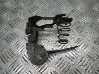 замок капота Mercedes-Benz E-Класс W210/S210 1998, 3.0 л., TD, OM 606.962, дизель, АКПП, черный, седан, задний привод, правый руль