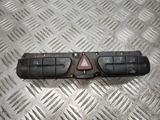 кнопка (выключатель) Mercedes-Benz C-Класс W203/S203/CL203 W203 2002, 3.2 л., i, M 112.946, бензин, АКПП, серебро, седан, задний привод, правый руль, 2038216358