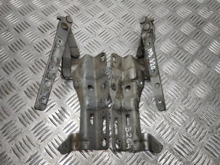 петля капота Mercedes-Benz C-Класс W203/S203/CL203 W203 2002, 3.2 л., i, M 112.946, бензин, АКПП, серебро, седан, задний привод, правый руль, A2038800328, A2038800428
