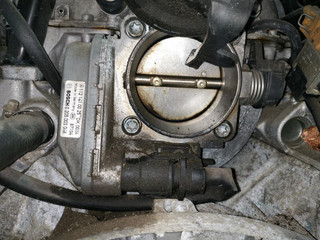 заслонка дроссельная Mercedes-Benz CLK-Класс W208/A208 C208 1998, 3.2 л., i, M 112.940, бензин, АКПП, голубой, 935, купе, задний привод, правый руль, 1121410025, 0205003046