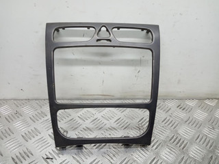 накладка декоративная Mercedes-Benz C-Класс W203/S203/CL203 W203 2002, 2.6 л., i, M 112.912, бензин, АКПП, голубой, седан, задний привод, правый руль, A2036809039