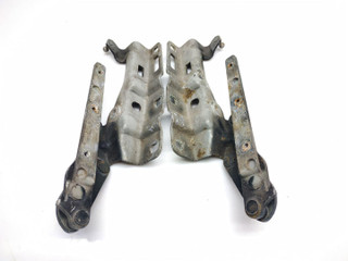петля капота Mercedes-Benz CLK-Класс C209/A209 C209 2002, 3.2 л., i, M 112.955, бензин, АКПП, obsidianschwarz / 197, купе, задний привод, правый руль, A2038800328, A2038800428