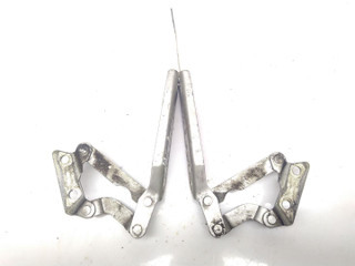 петля капота Mercedes-Benz A-Класс W168/V168 [рестайлинг] W168 2001, 1.6 л., i, M 166.960, бензин, АКПП, polarsilber / 761, хетчбэк 5 дв., передний привод, правый руль, 1688800128, 1688800228