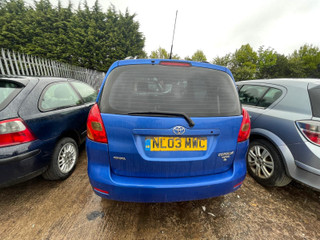Toyota Corolla Verso E121 2004
